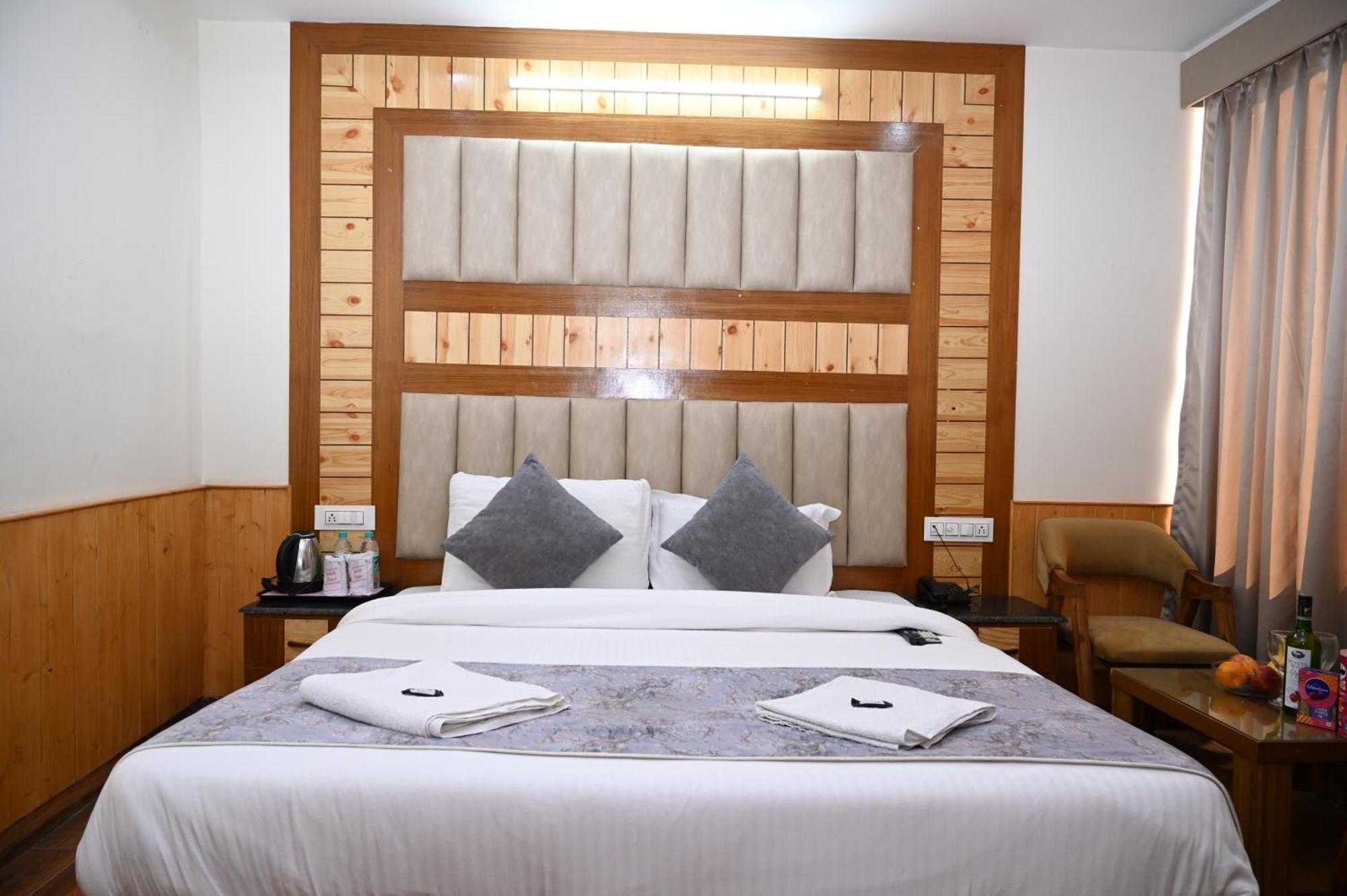 Hotel Lee Green Манали Экстерьер фото
